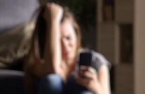 Circola di nuovo in Rete il video hot di una minorenne, secondo esposto