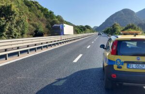 Incidente 131, coinvolto un camion: disagi al traffico