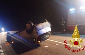 Arzachena: perde il controllo e l’auto si ribalta, conducente illeso
