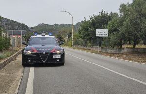 Attentato incendiario, comandante carabinieri ferito a una mano