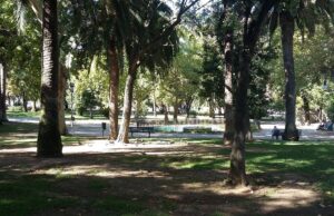 Sassari, bimbo di otto anni lasciato al parco da solo sotto la pioggia