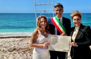 Prima unione civile in spiaggia a Mari Ermi, una favola per Rosaria e Carla