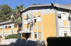 Scuola inagibile in via Stoccolma, 200 alunni faranno lezione in tenda