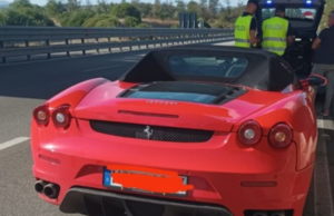 A zigzag in 131 con la Ferrari: era ubriaco | Patente ritirata ad un tedesco