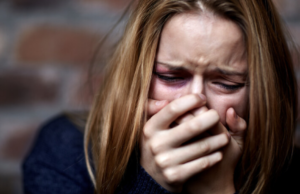 Non accetta la fine della relazione e prende a pugni l’ex: 26enne arrestato