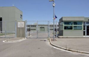 Carcere di Oristano, nuova aggressione: detenuto strangola un agente
