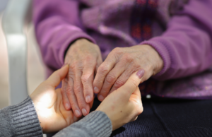 La Regione Sardegna riconosce i Caregiver: ecco chi sono e cosa fanno