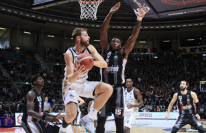 Dinamo, tanto impegno non basta: Bologna passa per 80-66
