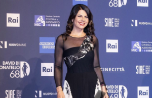 Geppi Cucciari tifosa del Cagliari: “Riva un mito, a calcetto giocavo come Bisoli”