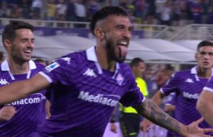 La Fiorentina supera il Cagliari: decisivi una papera di Radunovic e un autogol