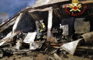 Porto Torres, vasto rogo nell’ex biglietteria di una compagnia navale