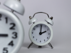 Torna l’ora solare: lancette indietro, si dorme di più Orologi ora solare