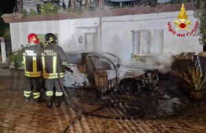 Auto in fiamme nella notte a Gavoi: intervengono i Vigili del fuoco