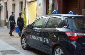Trovate statuine giapponesi in avorio: denunciato commerciante a Cagliari