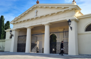 Quartu, conclusi i lavori: nuova vita alla facciata del cimitero comunale