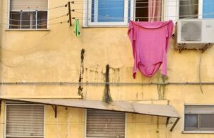 Palazzina a rischio crollo nel quartiere San Michele: residenti allarmati