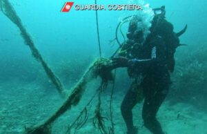 Centinaia di metri di reti da pesca ‘fantasma’: il lavoro della Guardia costiera