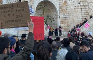 No alla violenza sulle Donne: a Cagliari migliaia di persone gridano “No”