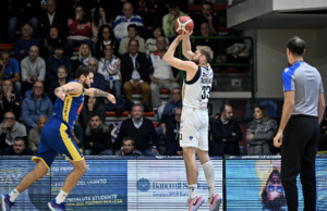 Il ritiro fa bene alla Dinamo: Scafati battuta a Sassari per 79-76