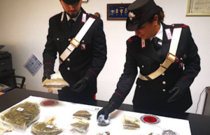 Spacciava droga a casa dei genitori: 29enne arrestato