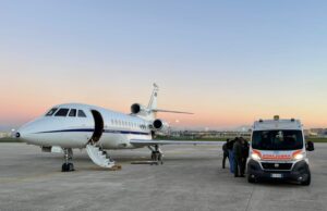 Bimbo di 3 mesi rischia la vita: volo con un Falcon da Cagliari a Roma