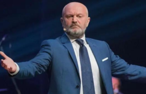 Ancora polemiche sul comico Andrea Pucci: un anno fa fece infuriare i sardi