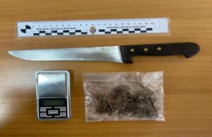 Cagliari, fermato per un controllo di routine: gli agenti trovano droga e un’arma