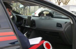 Si addormenta al ristorante, il titolare lo sveglia: rissa sedata dai carabinieri