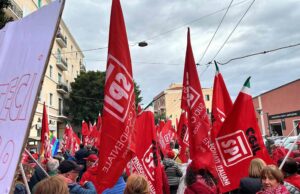 Cagliari, protesta di Cgil e Uil. Landini: “Attaccato il diritto di sciopero”