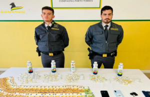 Cocaina nascosta dietro cassa audio: fermato al molo di Porto Torres