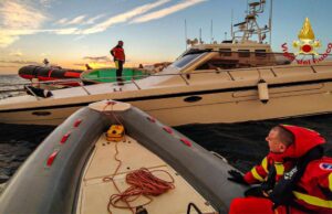 Geremeas, incendio in un’imbarcazione a largo: complesso lavoro per il salvataggio