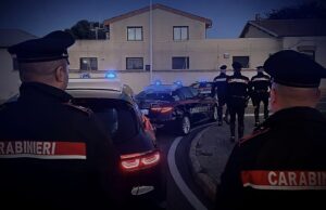 Calci e pugni ai genitori: giovane arrestato a San Gavino Monreale