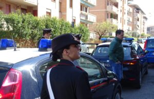 Sanluri, schiaffi e pugni alla moglie per gelosia: arrestato un 44enne