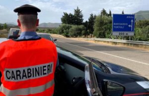 Assalto al portavalori, banditi in fuga: sul posto ambulanze e vigili del fuoco | Video