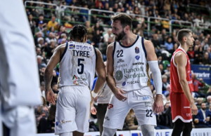 Meravigliosa Dinamo Sassari con Milano: vince la battaglia per 89-83