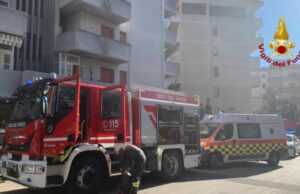 Terrore a Sassari, a fuoco una palazzina: anche due minori tra i ricoverati