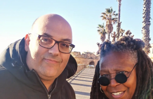 Vacanze di Natale in Sardegna? Per Whoopi Goldberg è un sì
