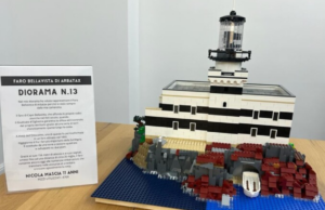 Nicola Mascia, 11 anni, campione di mattoncini col Faro di Arbatax