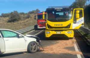 Auto si schianta sul guardrail a Bari Sardo: conducente in ospedale