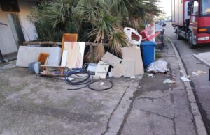 Rifiuti abbandonati a Cagliari? Un residente: “Colpa della Tari”