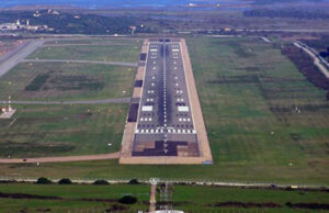 Una donna ha un doppio infarto: atterra ad Olbia un volo per Londra