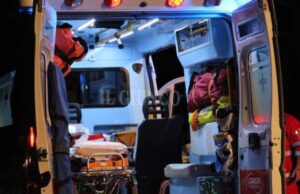 Cade dal balconcino della Corte del Sole: giovane in gravi condizioni