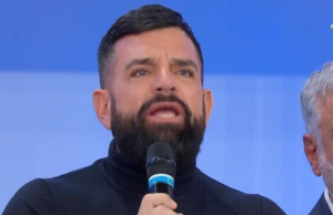 Tina e Barbara lo attaccano: avvocato cagliaritano lascia Uomini e Donne