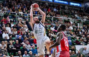 La Dinamo è straordinaria: Pistoia travolta per 107-69