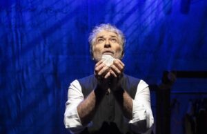 Gioele Dix: “Dino Buzzati? Racconta la parte oscura di tutti noi”