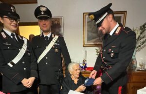 Mamoiada, i Carabinieri omaggiano la centenaria Anna Maria Nieddu