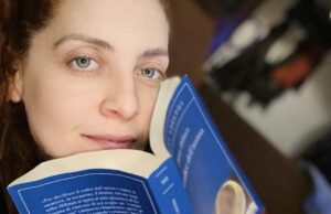 Noemi adora i romanzi sardi: Murgia e Deledda tra le letture