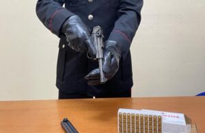 In casa una pistola da guerra: arrestato tedesco a Torpè