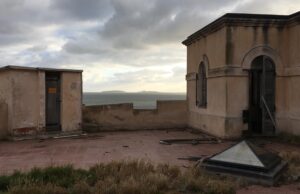 Torregrande, la torre costiera è in grave stato d’abbandono