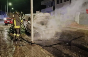 Auto in fiamme nella notte: indagini in corso a Nuoro